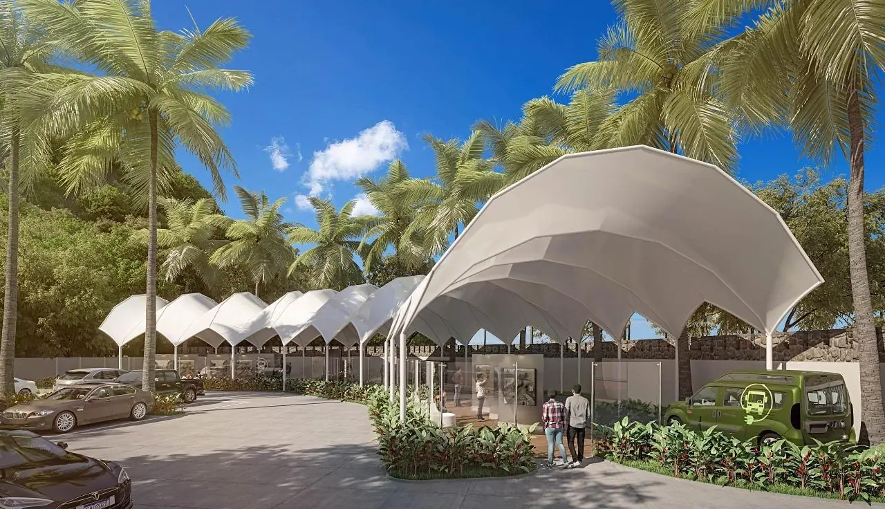 Lounge de entrada do Complexo Cultural com cobertura tensionada e veículo elétrico