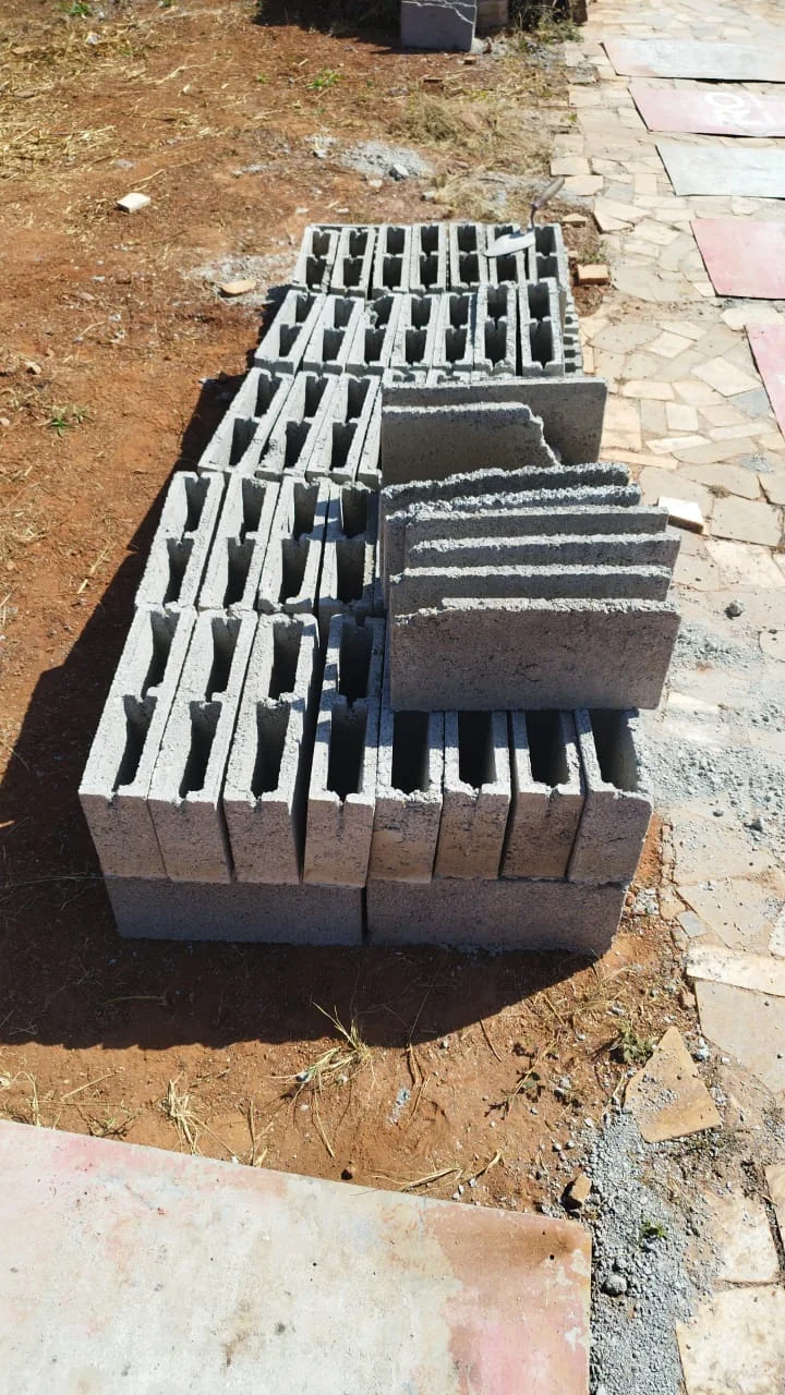 Blocos de concreto vazados produzidos na usina