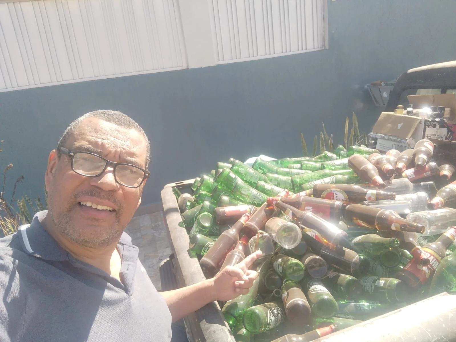 Coleta seletiva de garrafas de vidro