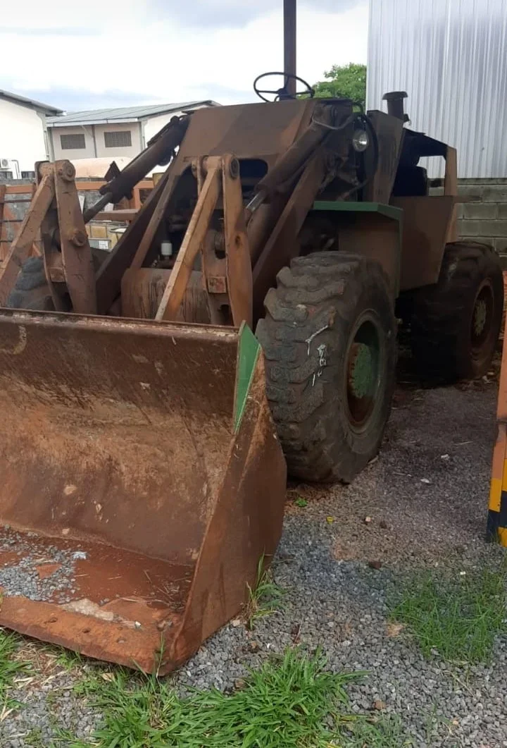 Bobcat para movimentação de biomassa