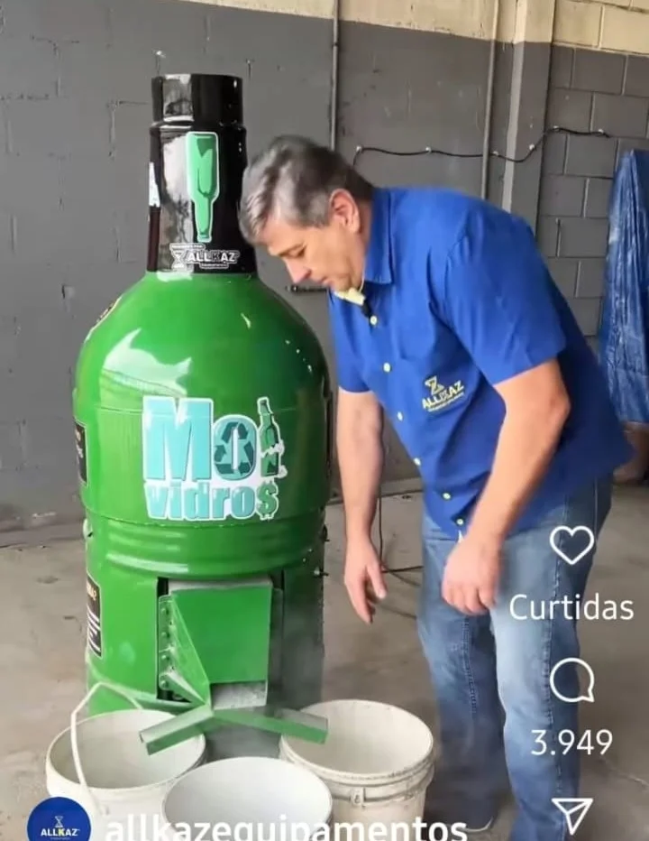 Triturador de Vidro em operação